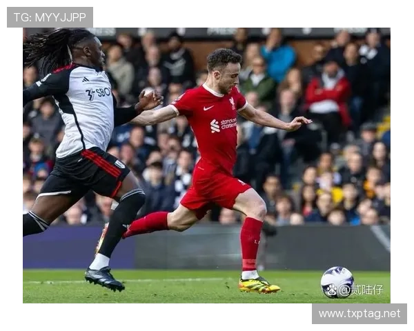 哥伦比亚队战术纪律表现稳健，防守组织与攻守转换效率持续提升