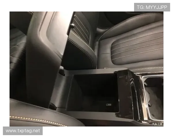 勒布朗冻龄也藏不住了，豪车背后这生活细节真没谁撑得住